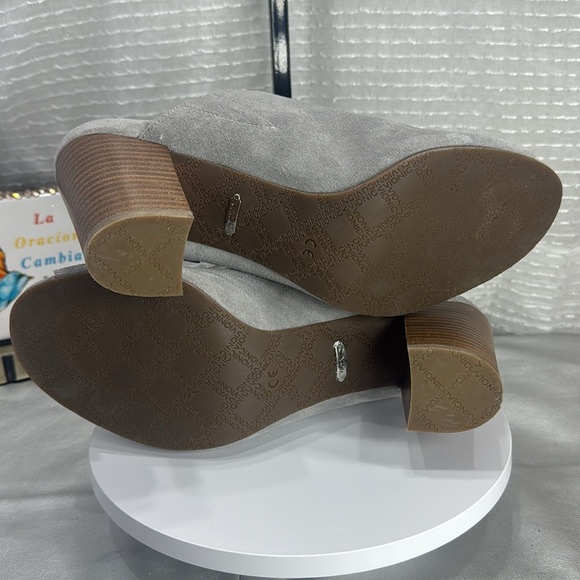 (E2) Vionic Perk Women's Kaia Light Grey Suede Peep Toe Platform Heel, Size 9 - Picture 10 of 15